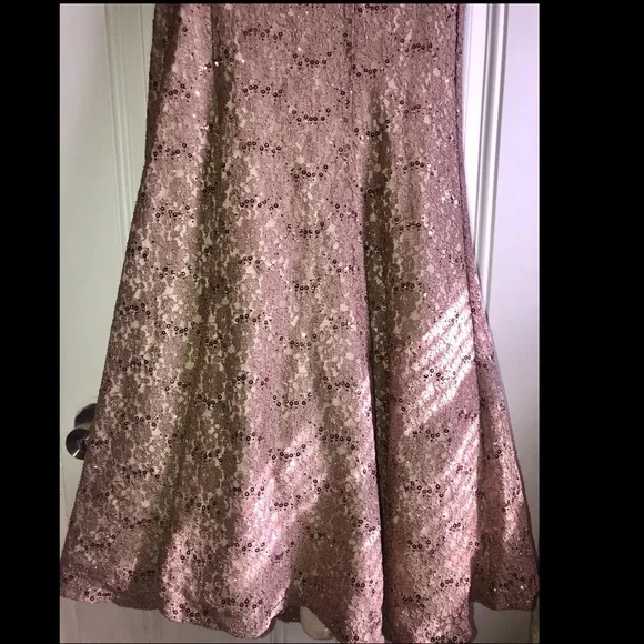 Beautiful champagne w/ gold sequins prom dress! 🥰 - Picture 4 of 11